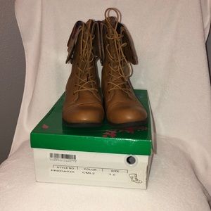 Daily shoes brand name. Brown boots